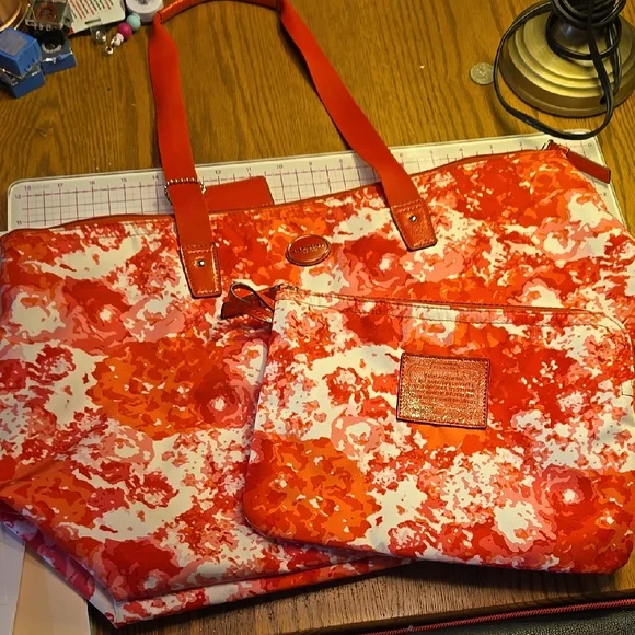 Coach Floral Print Weekender Tote with Pouch Set - NEW - Picture 1 of 8